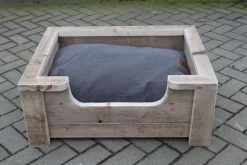 Houten Hondenmand Floki Van Gebruikt Steigerhout Inclusief Antraciet Kussen 80x60x30 Cm